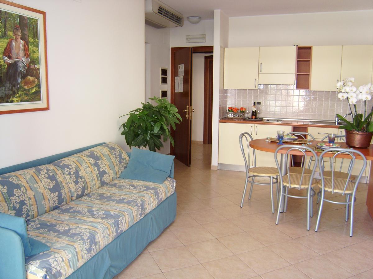 Residence Torre Del Mar Alba Adriatica Room photo