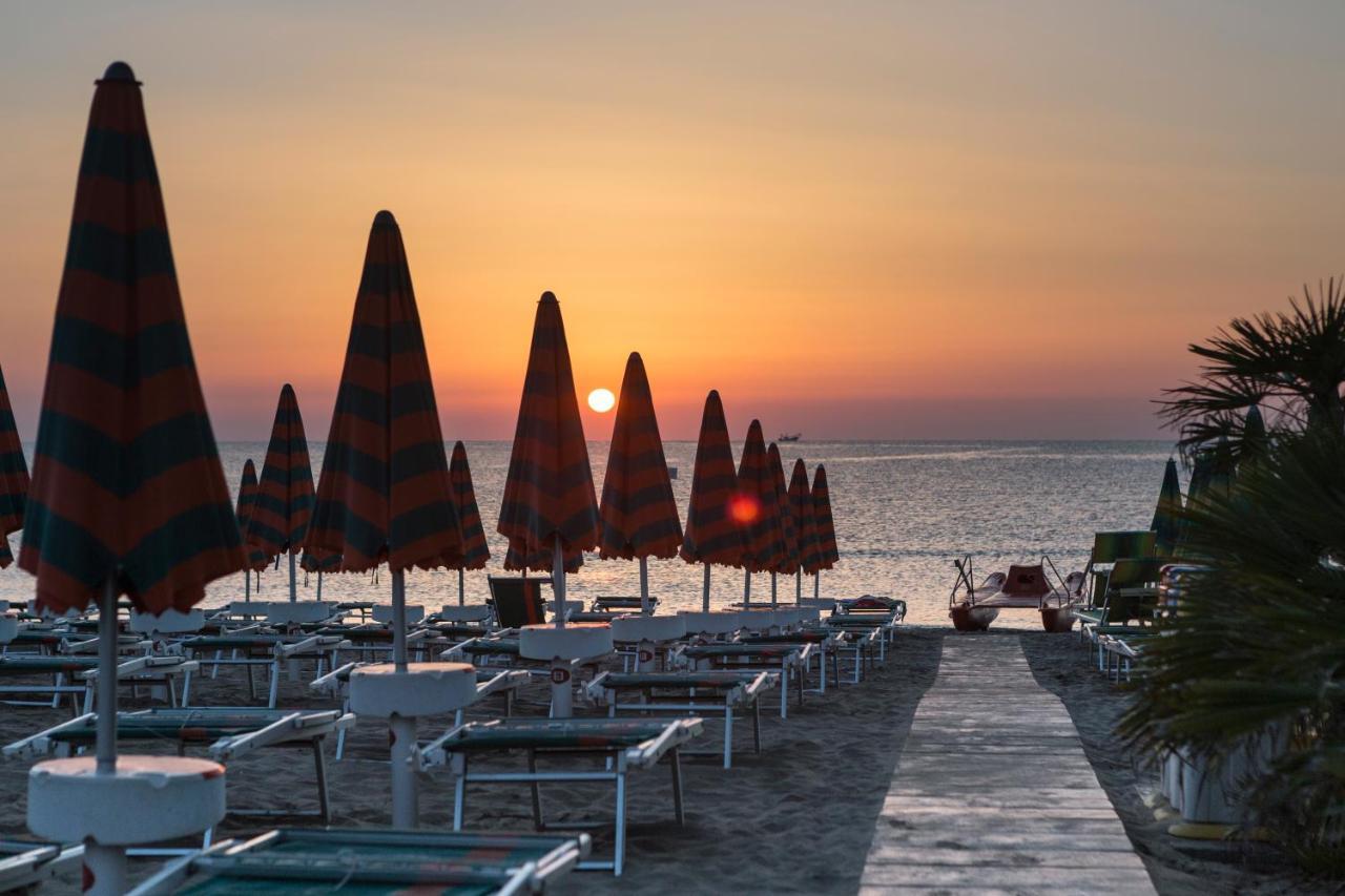 Residence Torre Del Mar Alba Adriatica Exterior photo